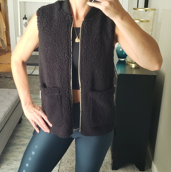 Calvin Klein black sherpa vest size S - Picture 2 of 5